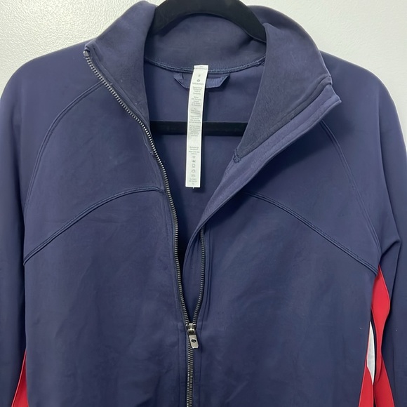 Lululemon Cover Your Tracks Jacket in Midnight Navy in size 8 - Picture 3 of 10